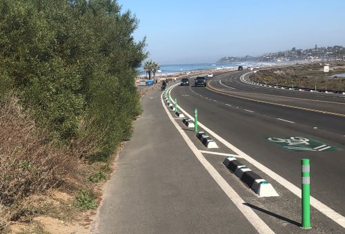 image of existing bike path and earthen hill along S. Highway 101 looking north